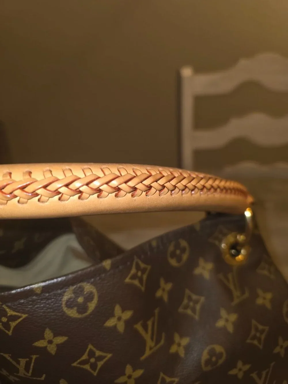 Louis Vuitton Artsy mm handbag